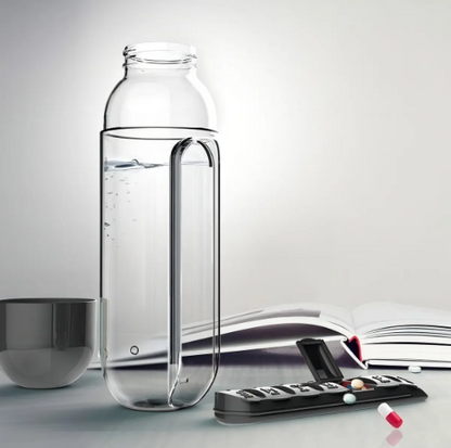 Botella de Agua con Pastillero Semanal